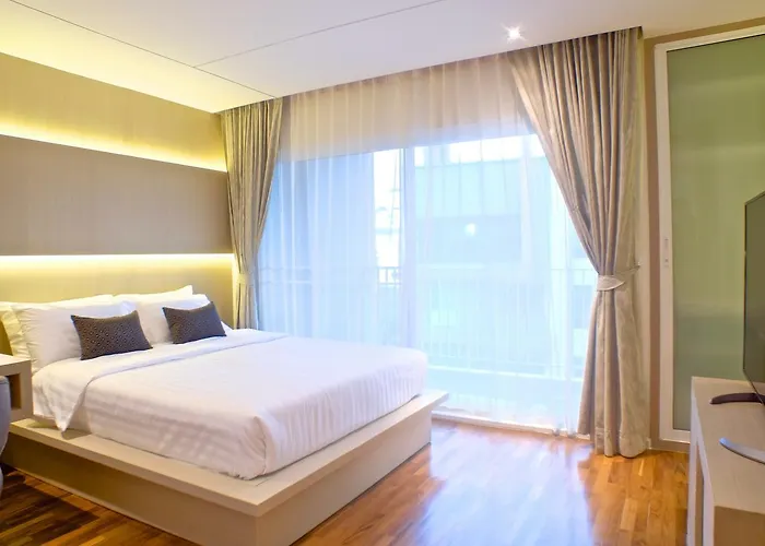 The Raya Sukhumvit 3*